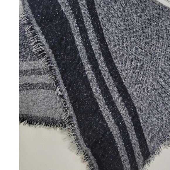 Marcus Adler New York Scarf/Shawl Sequined Black/Gray Fringed Cozy Winter Warm - Picture 6 of 9